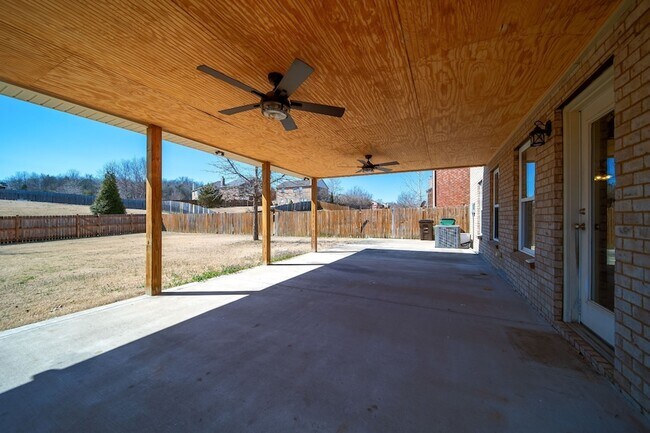 Building Photo - 1005 Gannett Rd