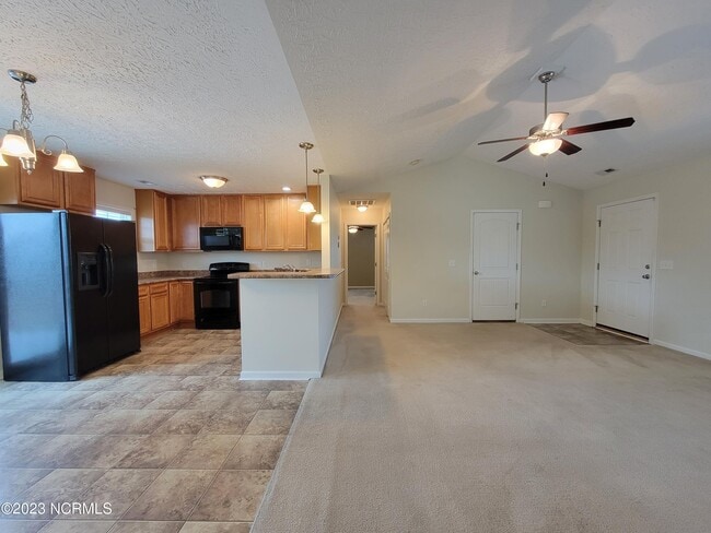 Building Photo - 416 Amaryllis Ln