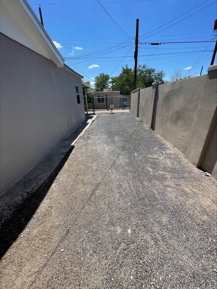 Building Photo - 711 Avenida Cesar Chavez SE
