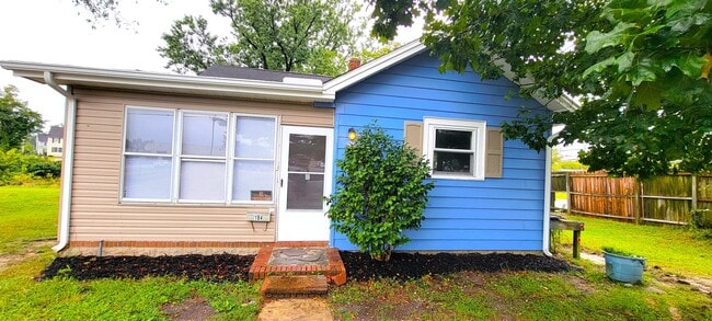 Building Photo - 104 Middleneck Ln