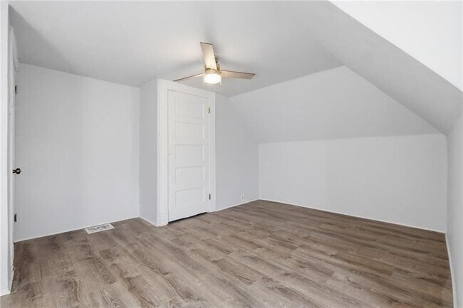 Building Photo - 228 Sylvan Walk