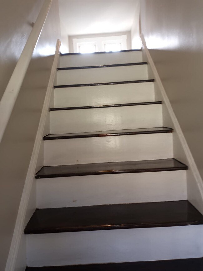 Building Photo - 3608 Howard Park Ave