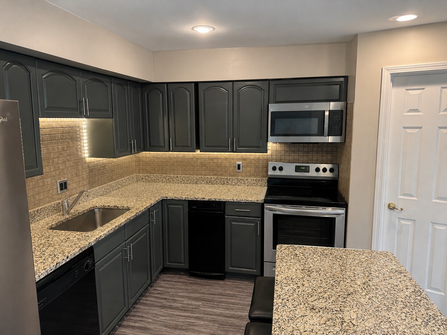 Building Photo - 32663 Jefferson Dr