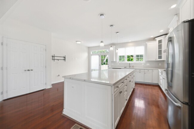 Building Photo - 24267 Purple Finch Dr