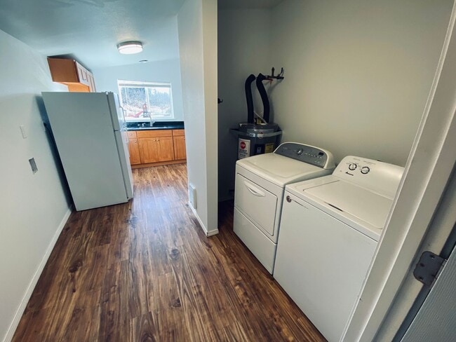 Building Photo - Charming Cottage Living in Granite Falls – By Appointment Only