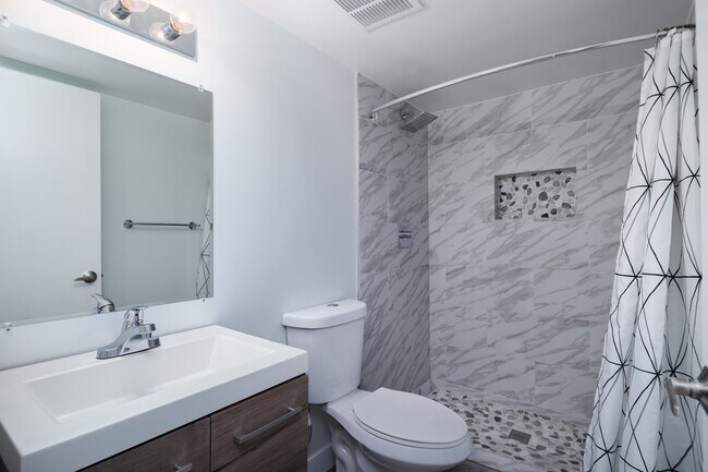 Building Photo - 3131 E Fairmount Ave