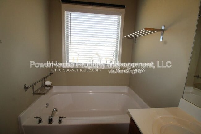 Building Photo - 7058 Elmwood Ridge Ct
