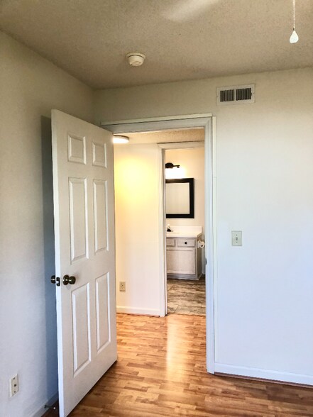 Building Photo - 803 Moultrie Ct