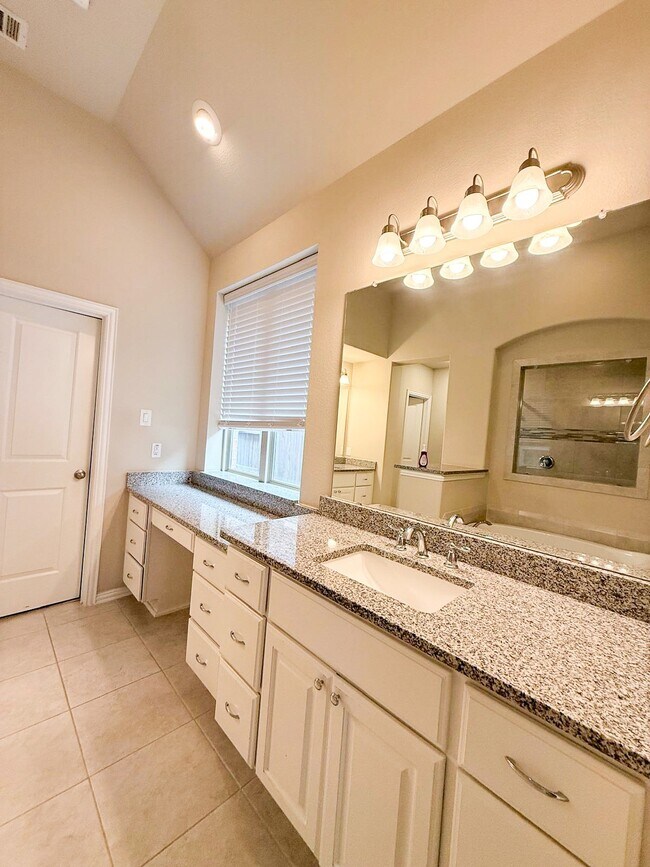 Building Photo - 10810 Kennowy Ct