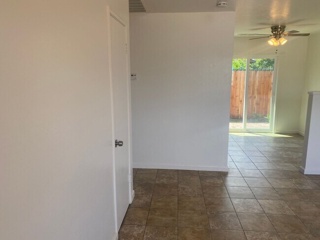 Building Photo - Newly Remodeled Apartments