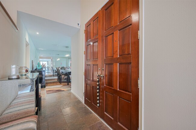 Building Photo - 12231 Carriage Hill Dr