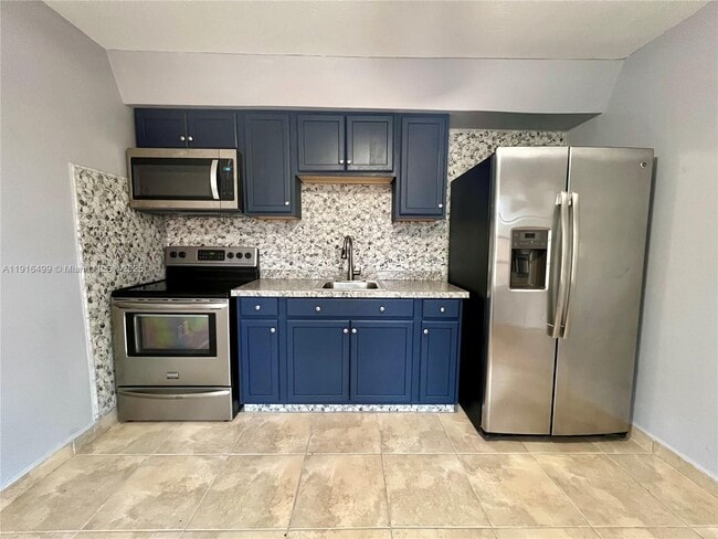 Building Photo - 4116 SW 21st St