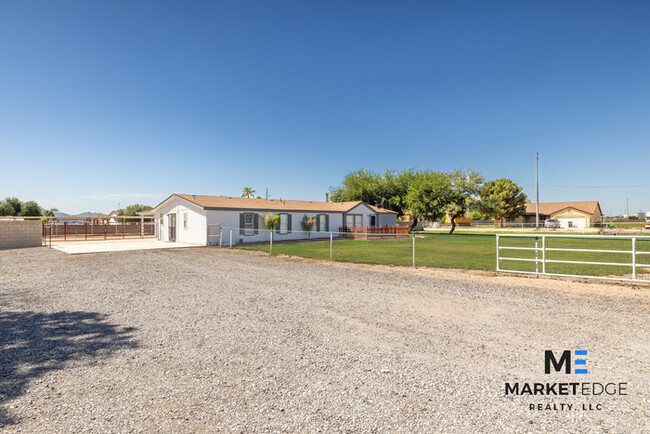 Building Photo - 5Bed/3Bath Home in Buckeye, AZ! Ready for ...
