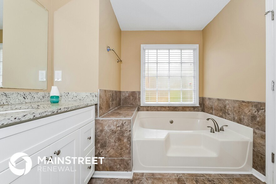 Building Photo - 4300 Riverlake Way