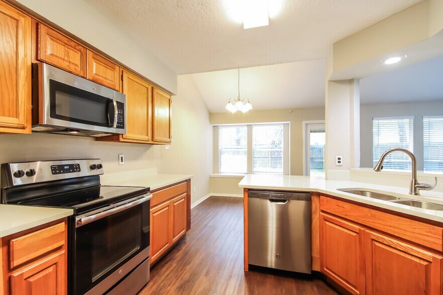 Building Photo - 5207 Village Springs Dr