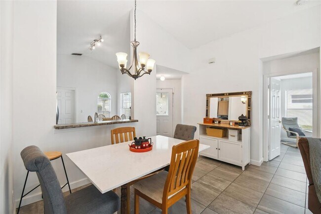 Building Photo - 7819 Turkey Oak Ln