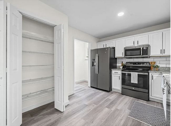 Building Photo - 4 Bedroom Home with Main-Level Primary and Fenced Backyard