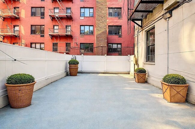 Building Photo - 5 W 103rd St