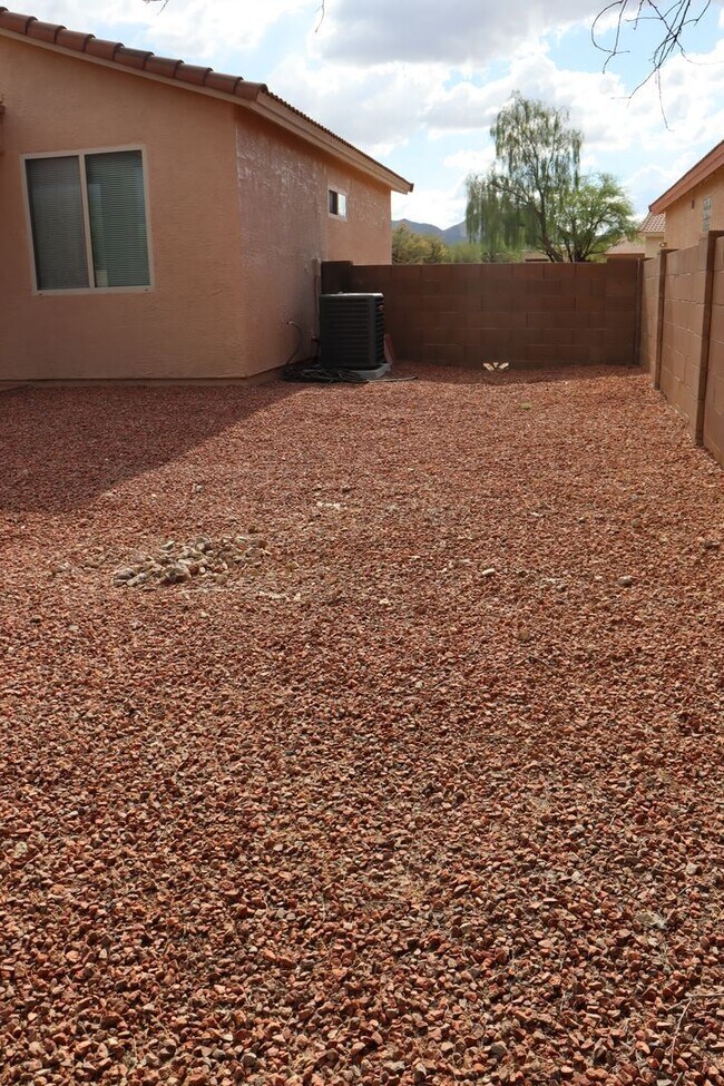 Building Photo - Beautiful West Side Home in Gated Community