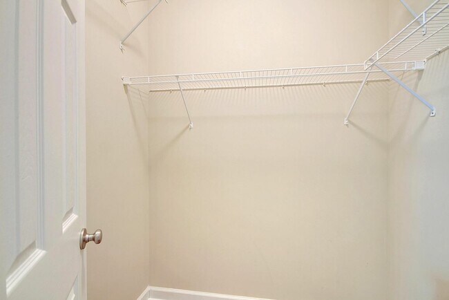 Building Photo - 148 Golfview Ln