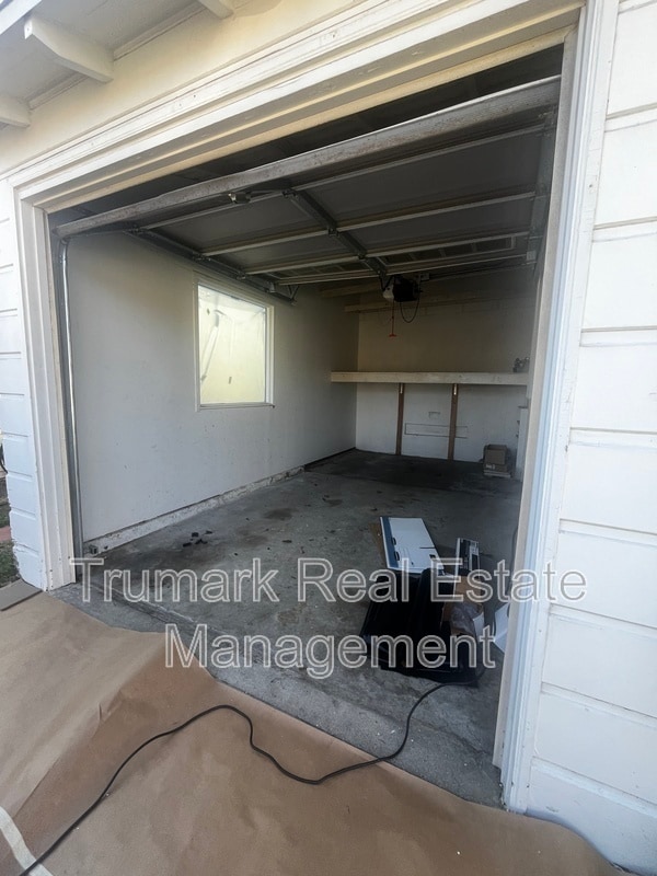 Building Photo - 337 S Beachwood Dr