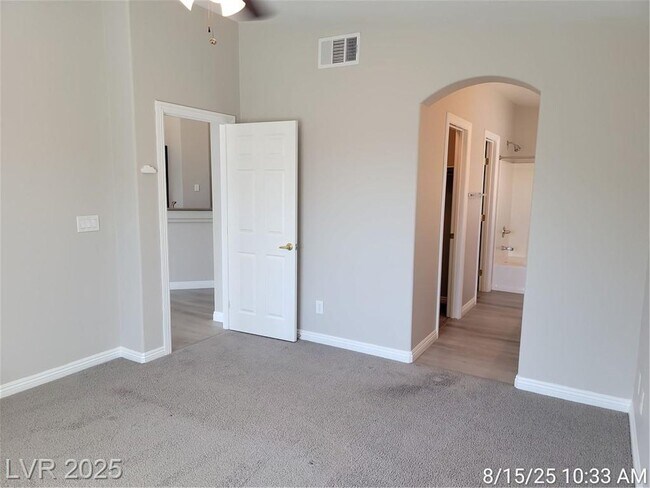 Building Photo - FANTASTIC TOWNHOME - POPULAR FLOORPLAN!! M...