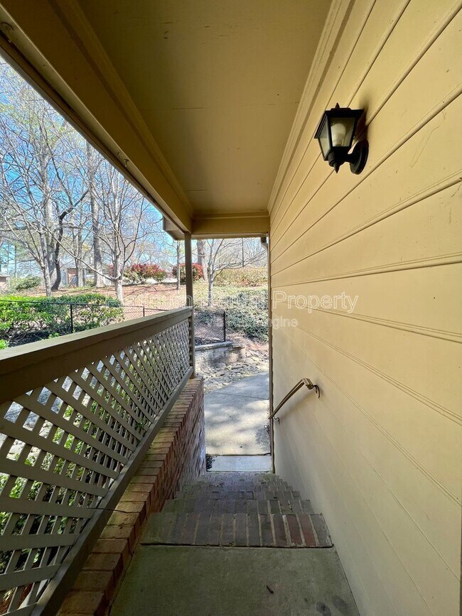 Building Photo - 1270 Weatherstone Dr NE