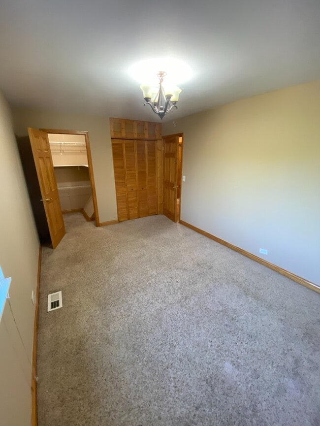 Building Photo - 1194 Cove Dr