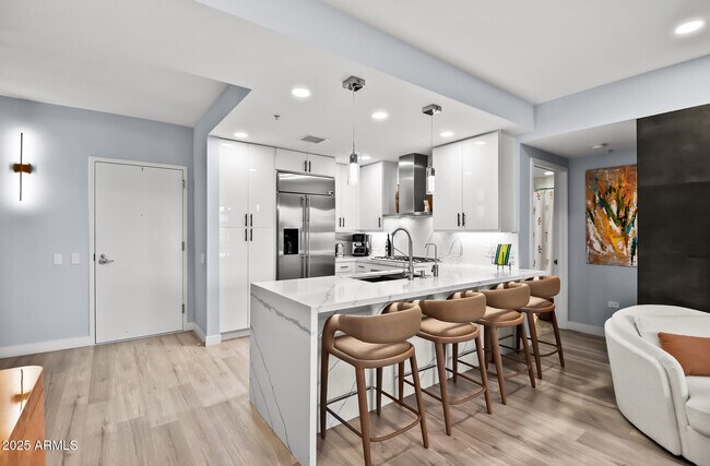 Building Photo - 7167 E Rancho Vista Dr