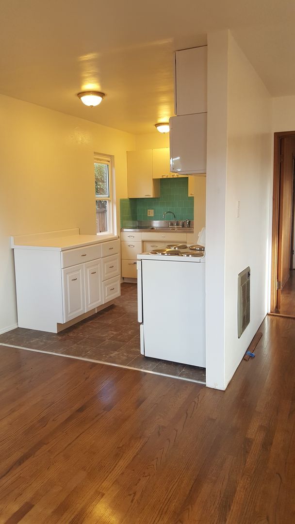 Building Photo - 6040