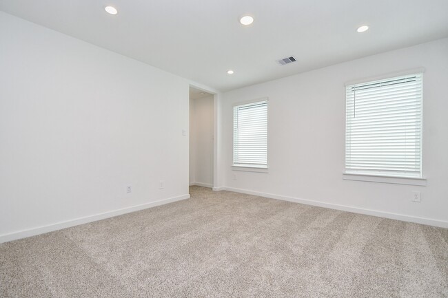 Building Photo - 3024 Crown Gate Dr