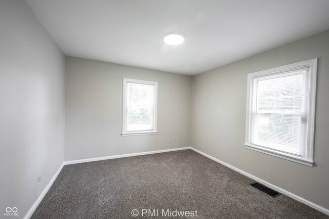 Building Photo - 4615 Caroline Ave