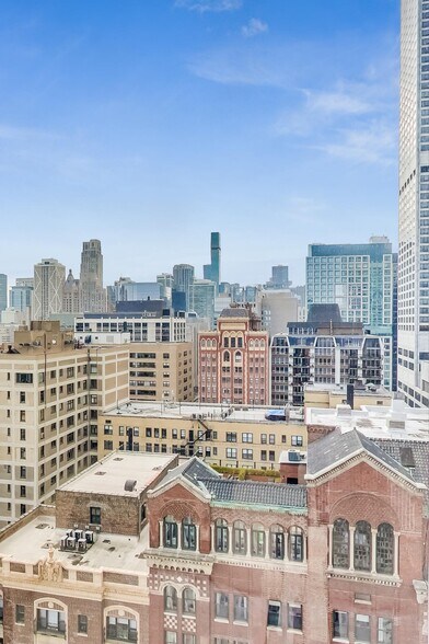 Building Photo - 200 E Delaware Pl