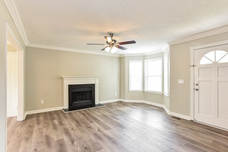 Building Photo - 311 Shadylake Dr