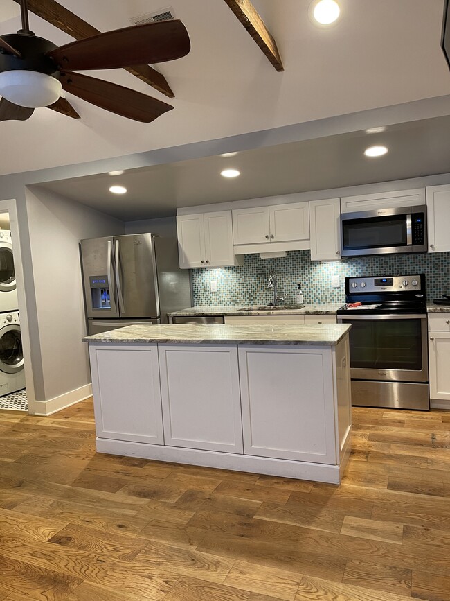 Kitchen - 276 Ashley Ave