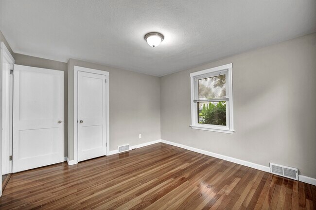 Building Photo - 118 Pilgrim Rd