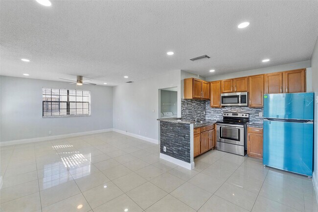 Building Photo - 2854 Coral Springs Dr
