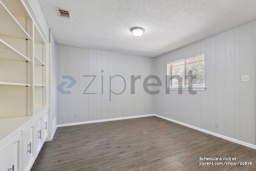 Building Photo - 8907 Reininger Dr
