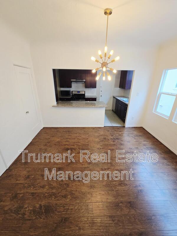 Building Photo - 4315 Avocado St