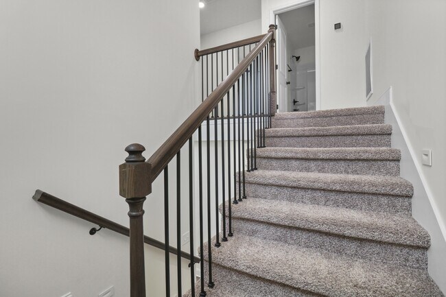 Building Photo - 525 Woodtrace Dr