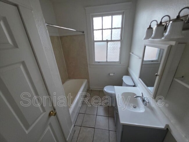 Building Photo - 4607 Bienville St