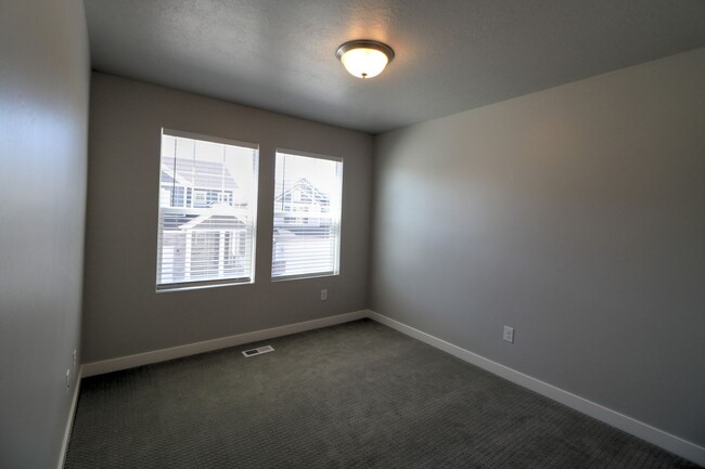 Building Photo - $200 Off First Month Rent! Stunning Lehi Home