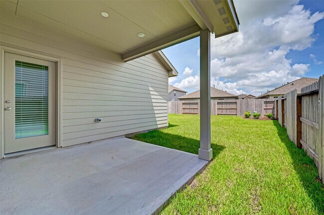 Building Photo - 8022 Pinebrook Arbor Ct