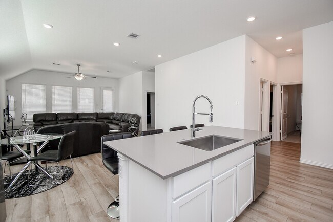 Building Photo - 31438 Vineyard Creek Dr