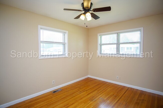 Building Photo - 5344 E 27th St