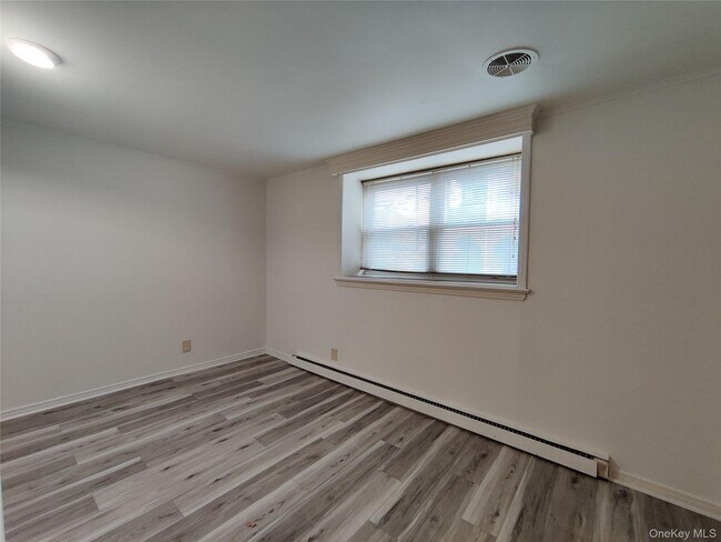 Building Photo - 81 Vineyard Ave