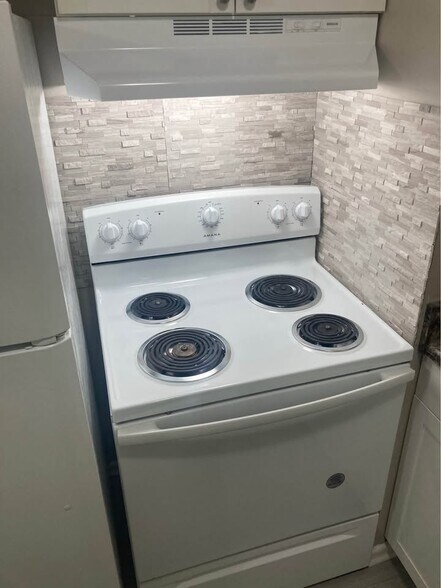 Building Photo - 7560 Mentor Ave