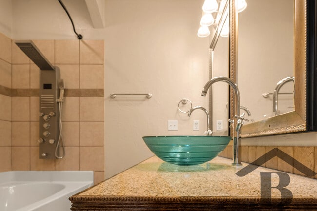 Building Photo - 1522 S Tuscany Ct