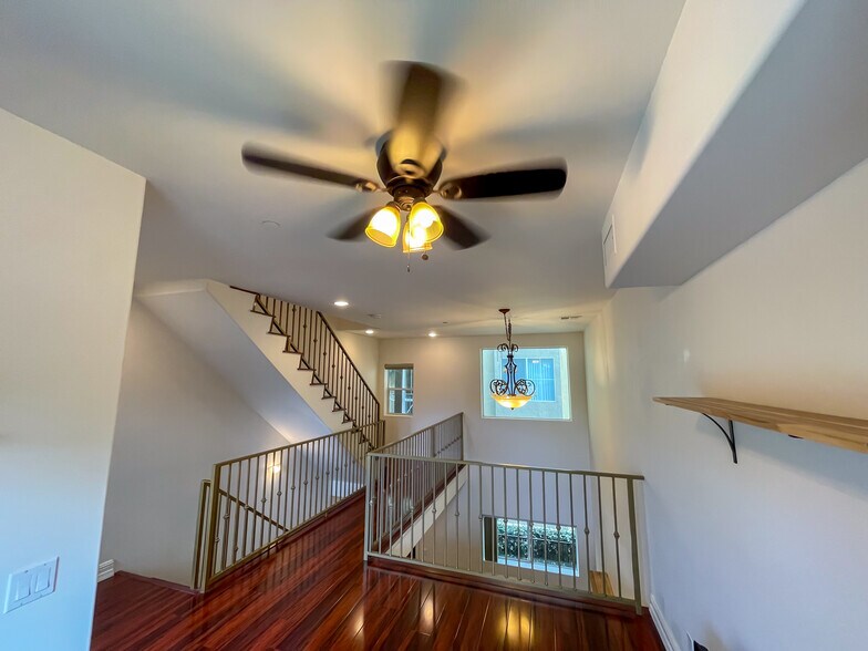 Building Photo - 2027 Beloit Ave