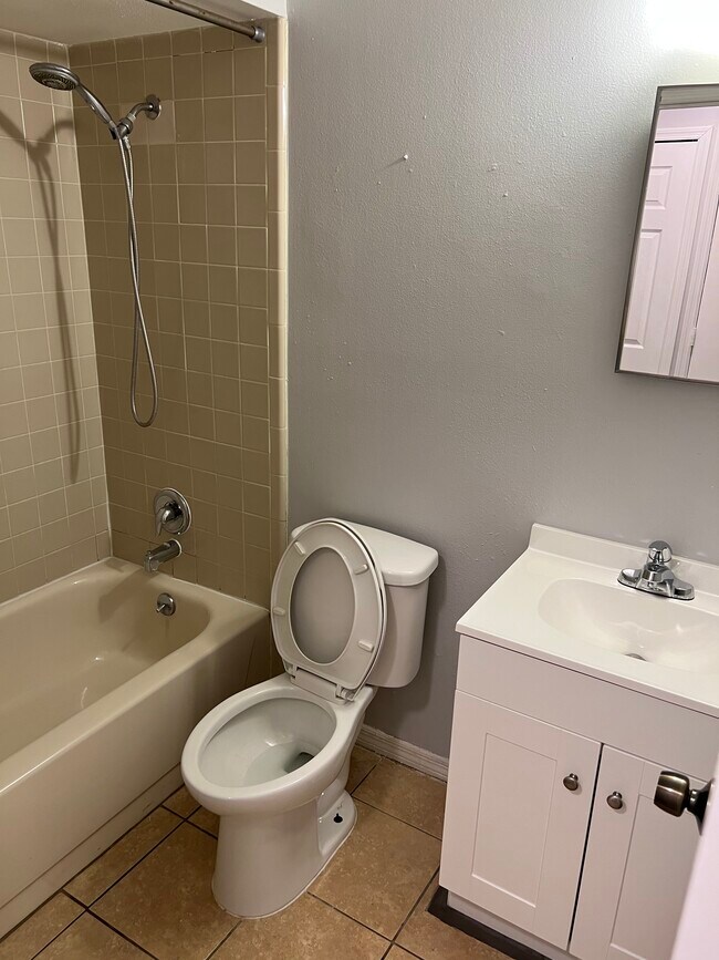 Building Photo - 10128 Portale Ave